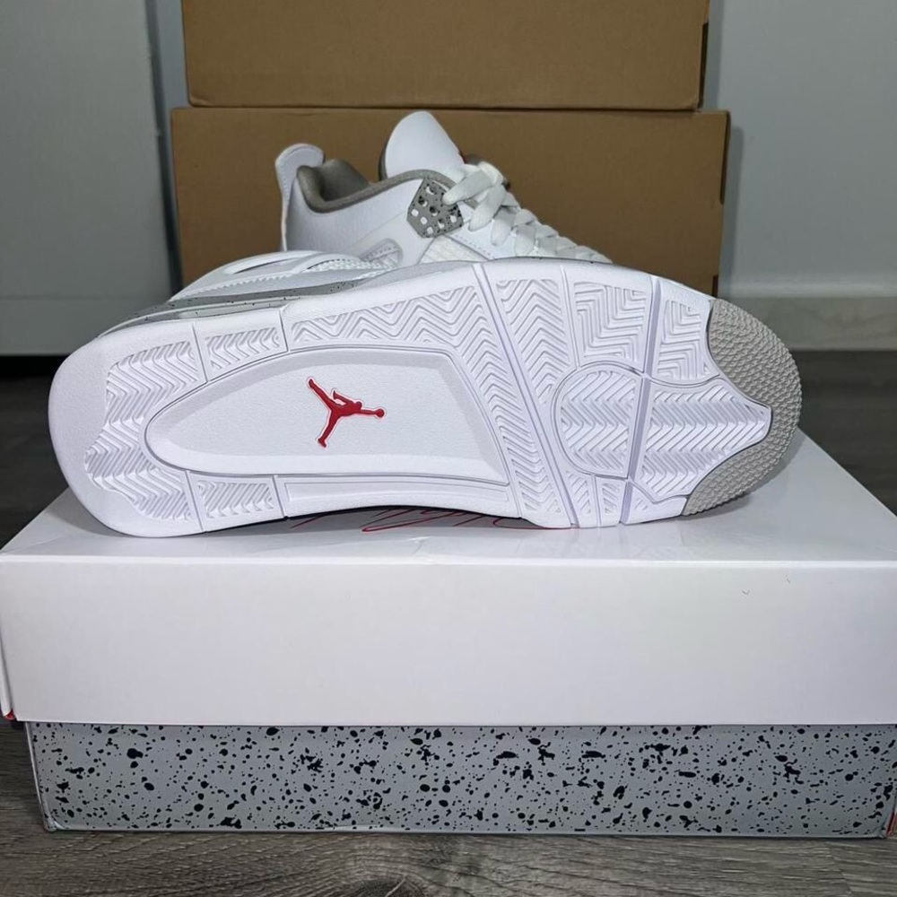 Jordan 4 - Picture 4 of 5